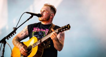 Zach Bryan’s Surprise Interruption: What Happened When a Fan Took Aim?